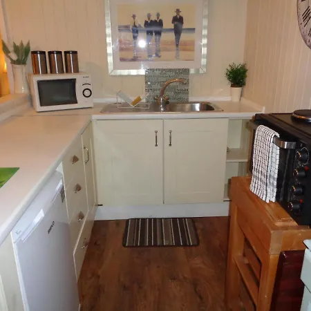 Log Cabin, Conveniently Situated Halfway Between Stratford And Warwick Exterior foto