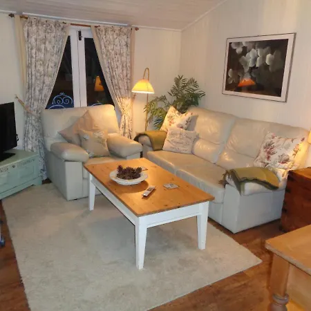 Log Cabin, Conveniently Situated Halfway Between Stratford And Warwick Exterior foto